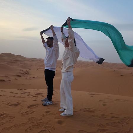 Riadsuerteloca Merzouga Hassilabied エクステリア 写真 The flag of the United Arab Emirates