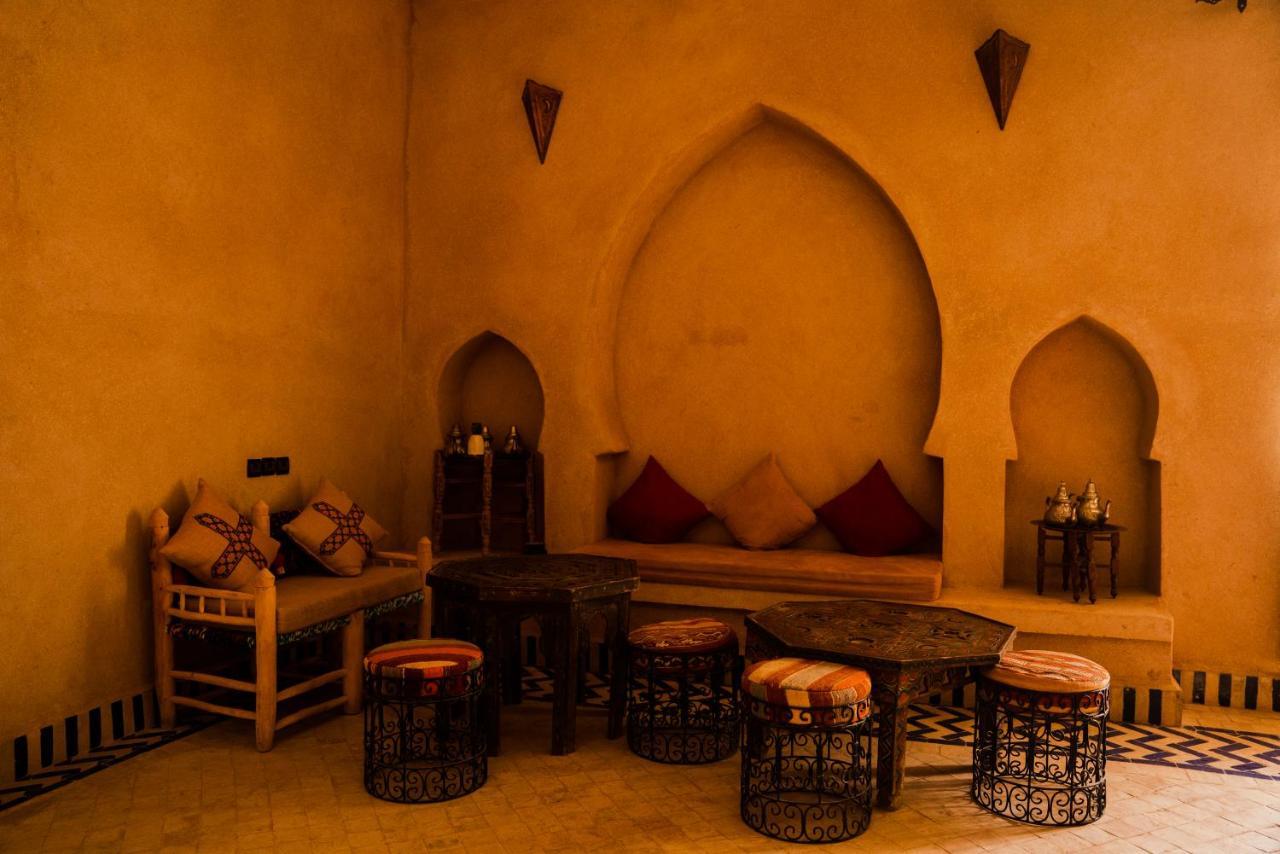 Riadsuerteloca Merzouga Hassilabied エクステリア 写真 A Moroccan living room