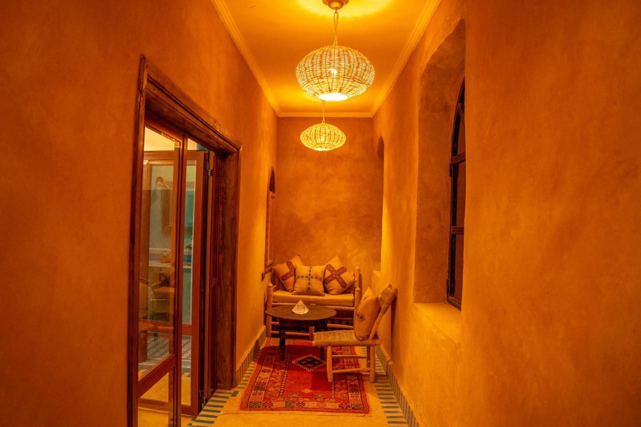 Riadsuerteloca Merzouga Hassilabied エクステリア 写真 A passageway in the Riad