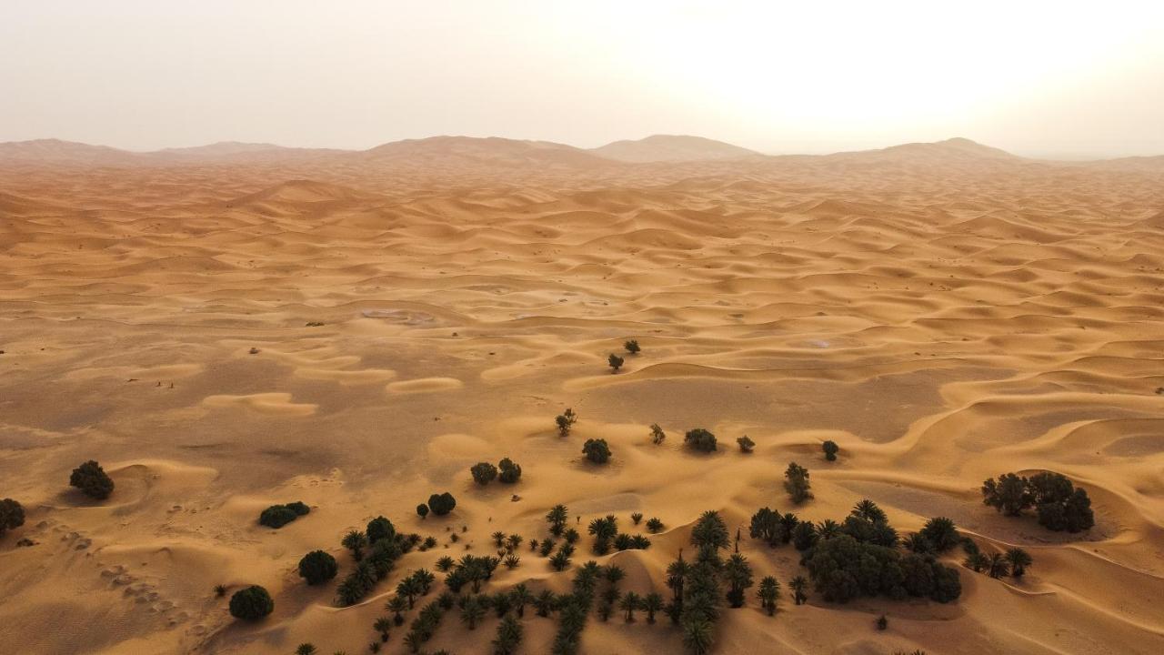 Riadsuerteloca Merzouga Hassilabied エクステリア 写真 The Sahara Desert