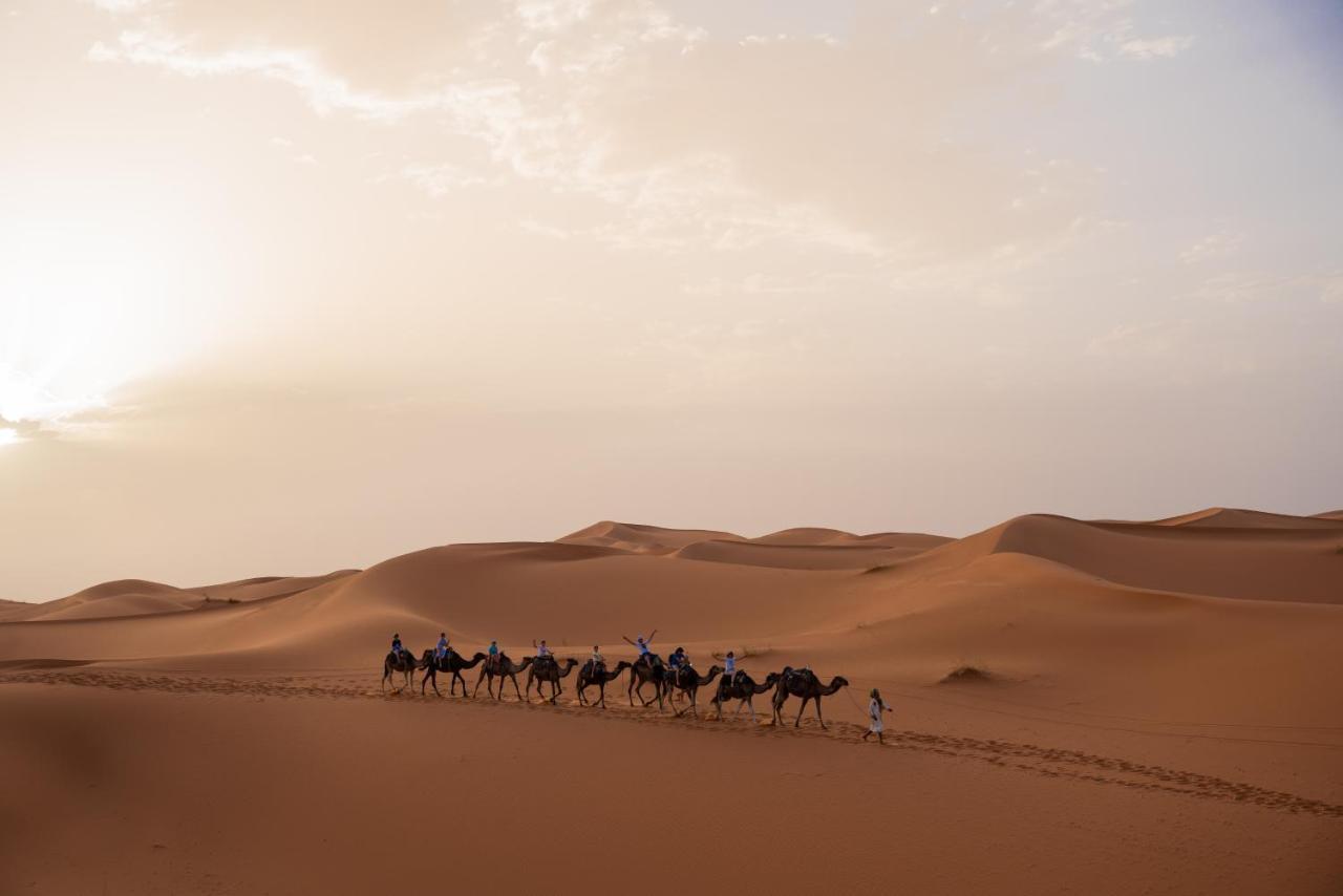 Riadsuerteloca Merzouga Hassilabied エクステリア 写真 Sahara Desert