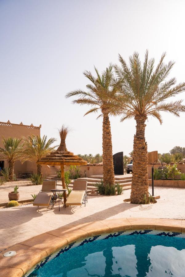 Riadsuerteloca Merzouga Hassilabied エクステリア 写真 The resort's main courtyard
