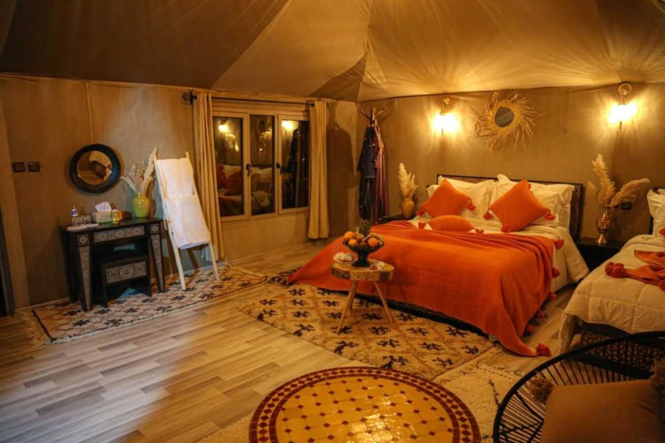 Riadsuerteloca Merzouga Hassilabied エクステリア 写真 Interior of a luxury tent