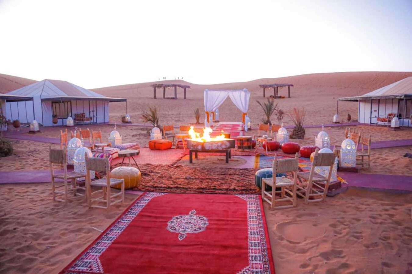 Riadsuerteloca Merzouga Hassilabied エクステリア 写真 A luxury desert camp in the Sahara