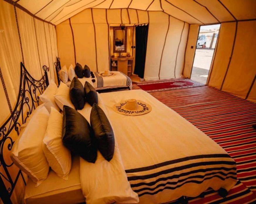 Riadsuerteloca Merzouga Hassilabied エクステリア 写真 Interior of a luxury tent