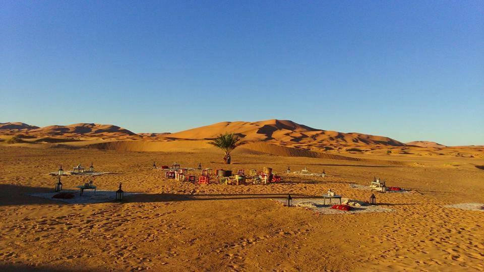 Riadsuerteloca Merzouga Hassilabied エクステリア 写真 The desert of the Sahara