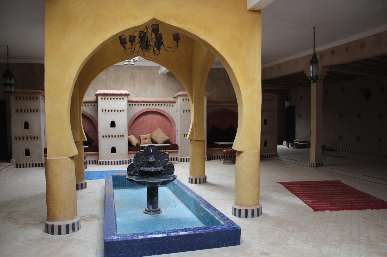Riadsuerteloca Merzouga Hassilabied エクステリア 写真 A hammam in Marrakech, Morocco